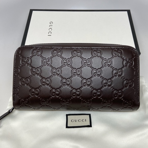 Gucci Handbags - GUCCI Signature Ace GG Logo Calfskin Leather Zip Clutch Wallet Purse brand NEW